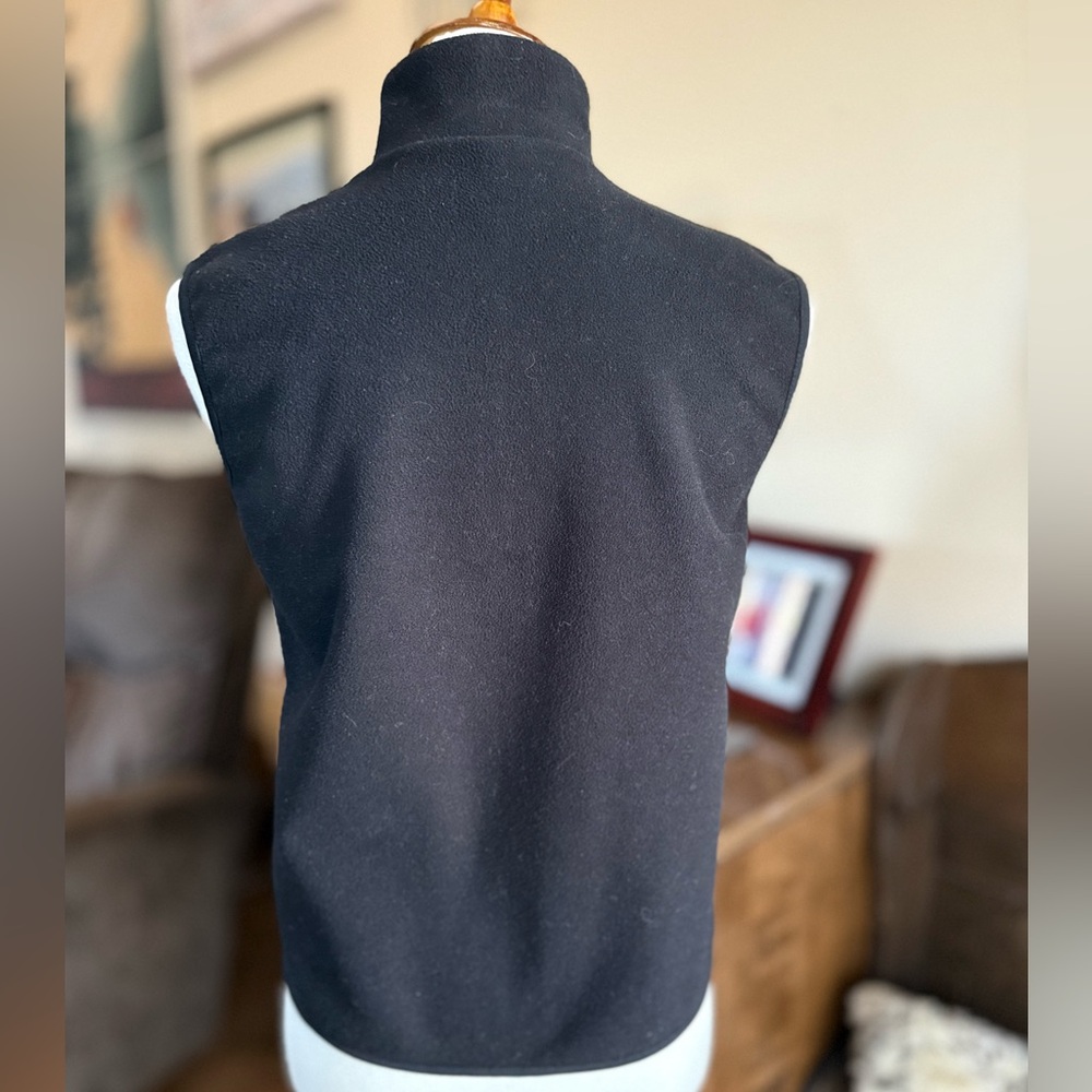 Old Navy Women's Black Vest with Pocket - Picture 4 of 10